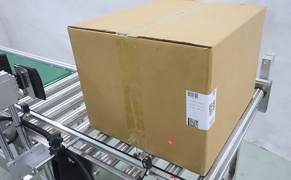 即印即貼貼標(biāo)機(jī),貼標(biāo)機(jī)設(shè)備,打印貼標(biāo)機(jī)