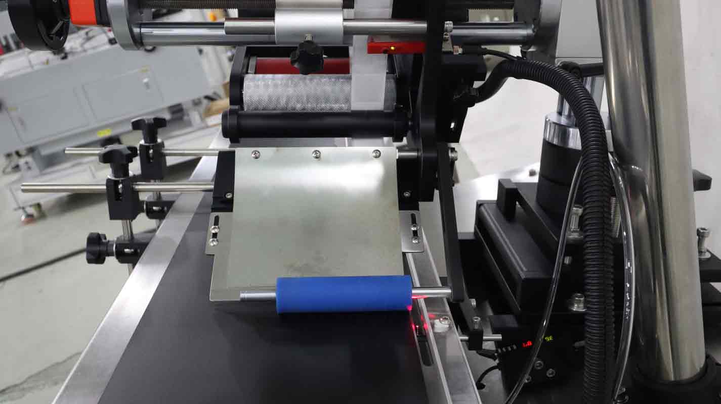 吹貼貼標(biāo)機(jī),全自動(dòng)貼標(biāo)機(jī),全自動(dòng)貼標(biāo)機(jī)生產(chǎn)廠家